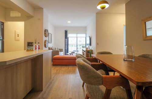 Armendariz Apartment | w* | Refined & Cozy 2BR w/Balcony in Miraflores