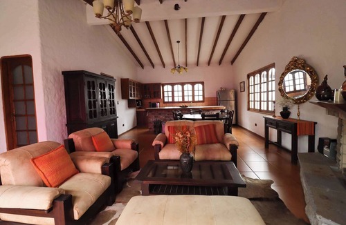 Pachacamac House | w*| Spacious 12BR Stay w/Pool, BBQ in Pachacamac