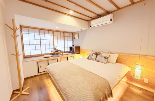 Tsuruhashi Apartment | Wakyo Tsuruhashi 1F - 9 min walk &3BR Apt for 6 & Near Onsen & JR Direct to Namba, Nara & USJ