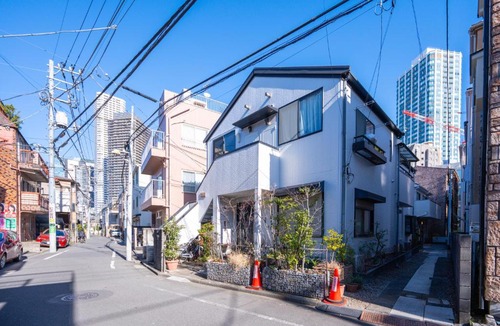 Nishi-Shinjuku Villa | XXS Central Tokyo Home with Easy Shinjuku Access 2Min Subway