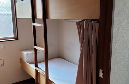 Hyakunincho Hostel | Yamate Rest House - Hostel, Caters to Men