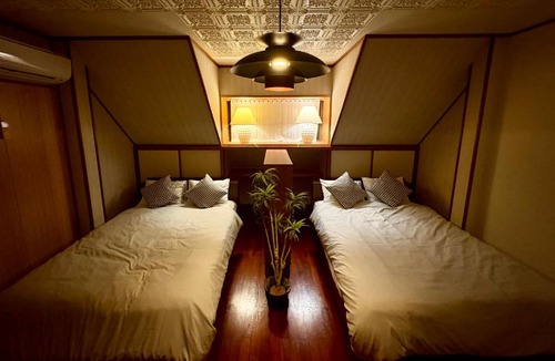 Nakama Ski Chalet | ZenAbode Onna 8 min walk to the beach BBQ in the large garden