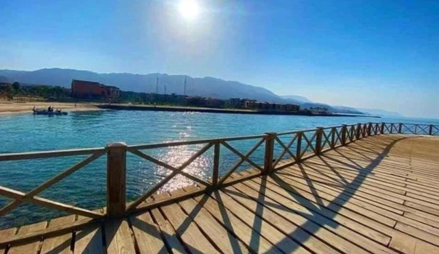 شاليه 3 غرف قريه بلومار الدوم عائلات للإقامة يطلب موافقه امنيه قبل 48 ساعه من الاقامه - توجد مصاريف لبوابة القرية - استهلاك الكهرباء على العميل