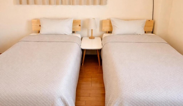 "たっきゅうミニホテル" "Takkyu mini hotel" 四国愛媛の宿-二階貸切-連泊割-バス停0分-ベッド8