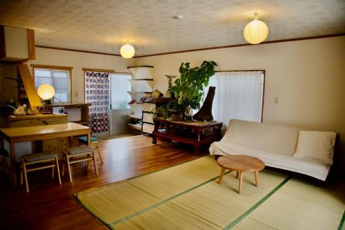一棟貸し 庭とバルコニーの家 Urasoe Garden Retreat