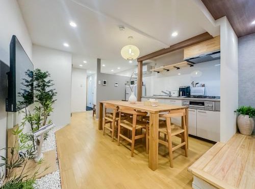 和居 汐月 広々とした和を感じる内装の部屋でゆっくり過ごせる宿 in Osaka