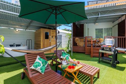 新規オープン サウナ BBQ ジャグジー付き 最大9名 無料駐車場4台 ビーチまで車で5分 SKY House in Uruma
