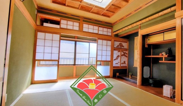 椿の宿 鹿のいる奈良公園や駅 徒歩圏内 坪庭付お風呂 日本家屋貸切定員10名様 連泊応援 旅の質を高めるオプション各種開催 和の料理体験教室 世界文化遺産ガイド 春日奥山原生林トレイルガイド等 in Nara