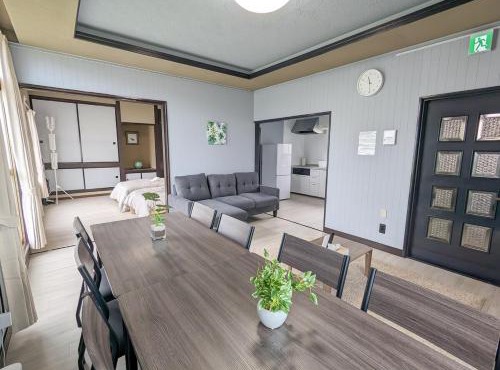 釧路の繁華街近く コンビニ隣 利便性抜群で駐車場も広い大町貸切戸建て