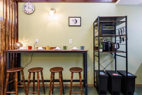鶴橋和モダン古民家 縁家 Enya-Japanese Townhouse 2min to Tsuruhashi Station Easy Access to Namba and Dotonbori in Osaka