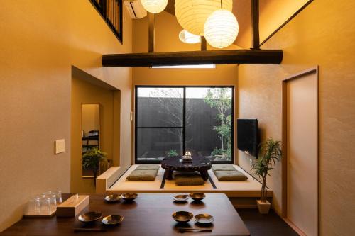 鶴Inn 鶴橋駅徒歩5分 難波 梅田 天王寺 関西空港 奈良直通 贅沢な和モダン一軒家 蝶栖居 in Osaka