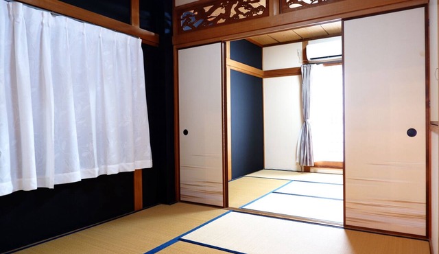 0 minutes walk from the nearest station! 20 minutes to USJ and Osaka Station, direct access to Kobe, Namba, and Nara.