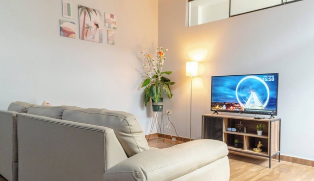10 minutes from the airport! Pet-Friendly apartment with 3 bedrooms