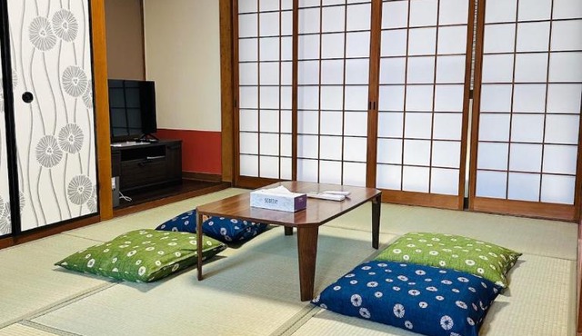 11 mins by train to Kyoto, near Lake Biwa, Japanese-style detached house, can accommodate 7 people