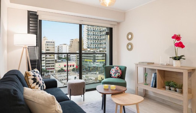 1BR Premium con Luz Natural · Larco · A/C · 24h