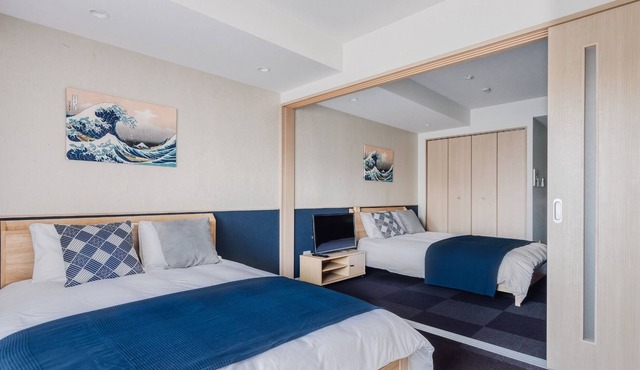 2 minutes walk from the station A base for travel - Superior Twin Room 1006 / Osaka Ōsaka in Osaka
