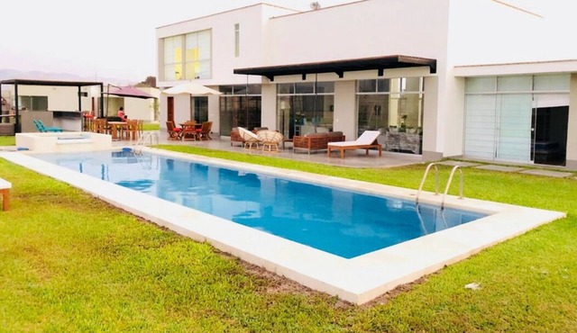5,500 m² Eco-Friendly House in Playa Campo for 20 People in Chilca