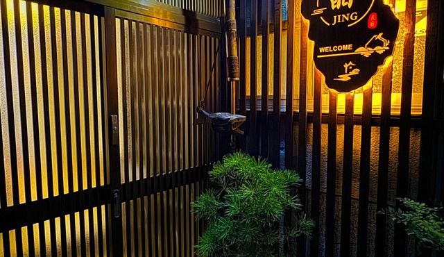 5 bedroom max 13 person.lovely house in center osaka. directly connected airport