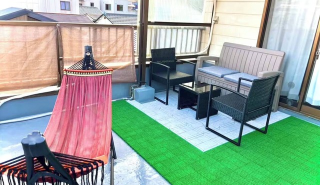 5 minutes walk to Tenjinbashisuji Rokuchome Station】10 minutes walk from Tenma Station/12:00 check-in - 12:00 check-out available/Rooftop terrace/Hammock/Infants allowed/2 toilets/Max. 9 people in 大阪市