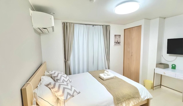 9-min to Ikebukuro Stn, 2-min to Yomachi Stn. Cost-effective, 4 guests. Room 102
