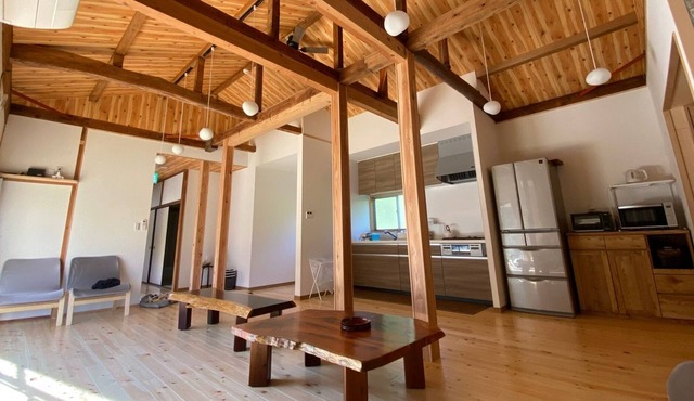 A log housestyle house with a spacious garden An / Futtsu Chiba