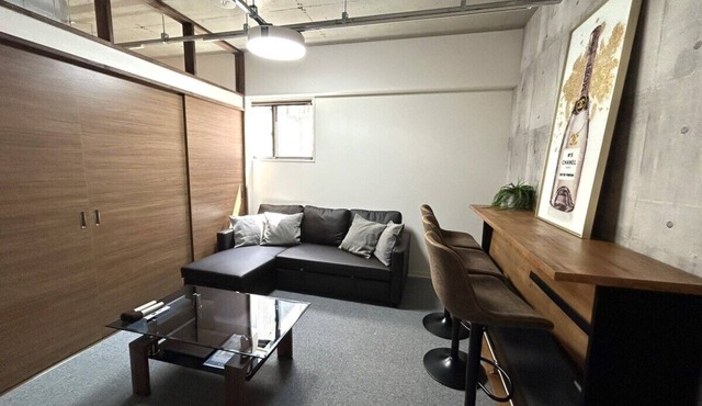 A modern hotel located in the heart of Hakata. Le Lien Naskasu, which can accommodate up to 10 people, is the perfect place for a memorable time in Fukuoka.