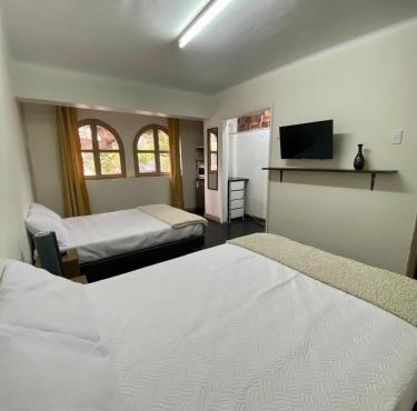 Amplia habitación dos camas dobles Miraflores in Lima