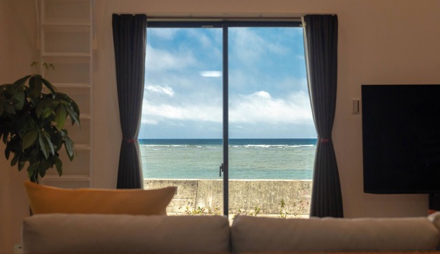 Approximately 10 minutes drive to downtown and airport! Stay" ⇨ "Live" "Another Home by the Sea" - Enjoy an extraordinary experience on Ishigaki Island and spend your time as you would in everyday life. in Ishigaki-shi