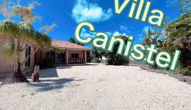 Beachfront Villa kanistel