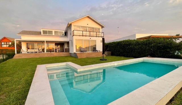 Beachside Luxury Villa w/Private Heated Pool in Chincha Baja