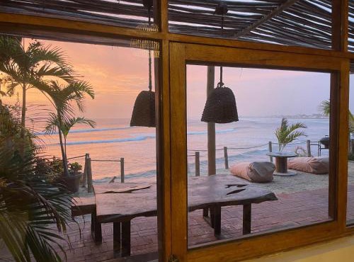 Beachview 4BR with Terrace in La Libertad
