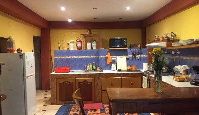 Beautifully preserved colonial house ideal for families and groups.