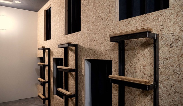 BENCH - Hostel