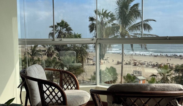 Brand-new Oceanfront Luxury Apartment at Malecon Seoane Pimentel in Pimentel