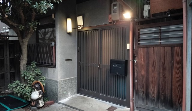 Built in 1938, 87 sq.m. Kyomachiya with garden, 15 min. walk from Kyoto Sta. in 京都市