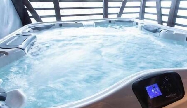 Casi67 East | 2BR Hirafu Chalet | Shared Jacuzzi & Yotei Views