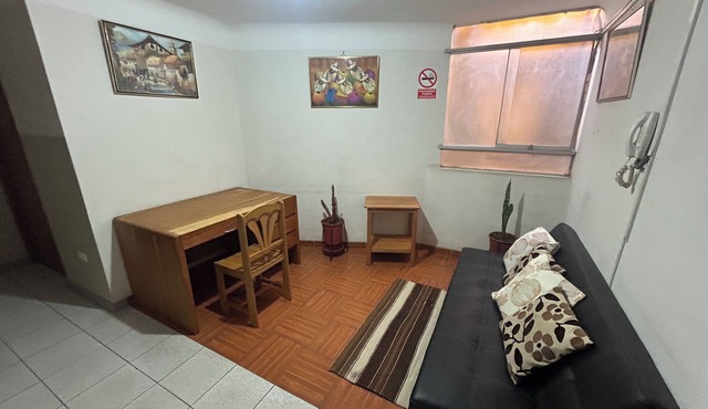 Centrally located building perfect for tours with all services and amenities.