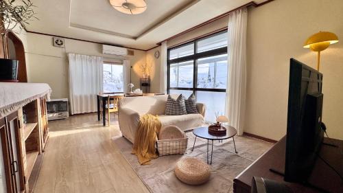 巣 The Nest - 2 min to Furano Ski resort by foot