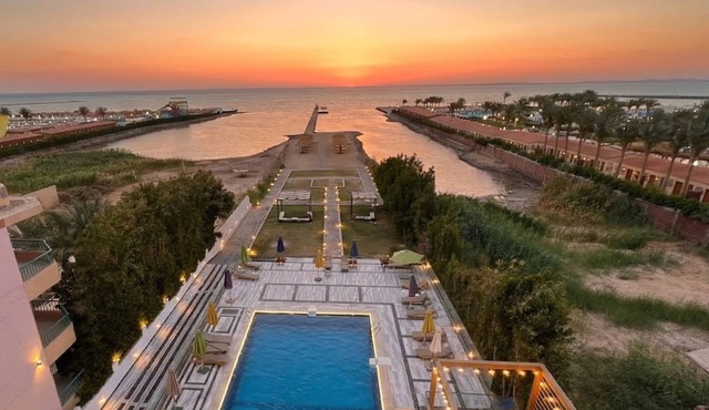 Charming 1-Bedroom Apartment with Ocean Views in Hurghada