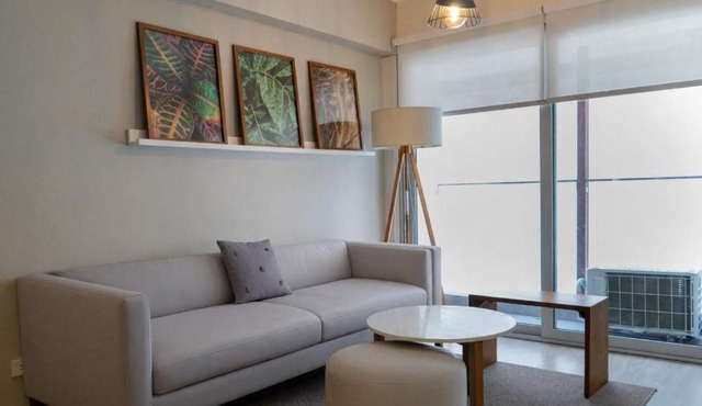 Comfortable 2BR with Balcony in Miraflores