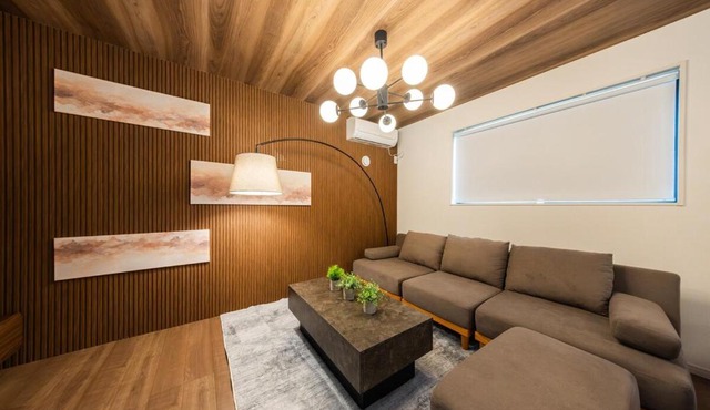 Convenient access to Haneda Airport, 15 mins to Haneda Airport, 7 mins walk from Keikyu Kamata Station, For up to 8 people in Tokyo