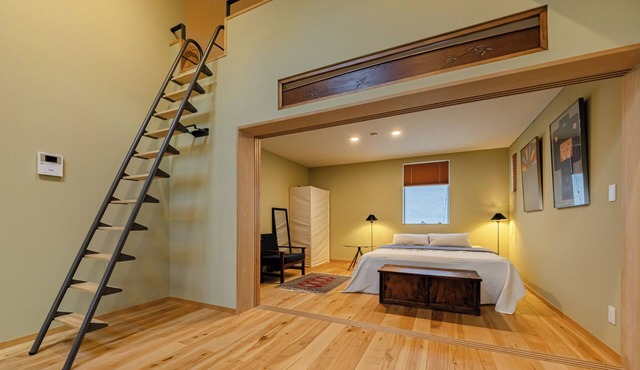 Cozy 65-square-meter apartment with a 20-square-meter loft, ideal for a stay of one month or longer in 中央区