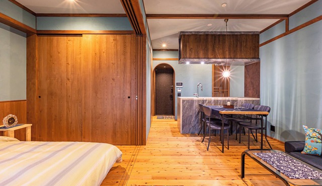 Designer Apartment with Balcony, Walk to Dotonbori, Shinsaibashi & Kuromon Mkt