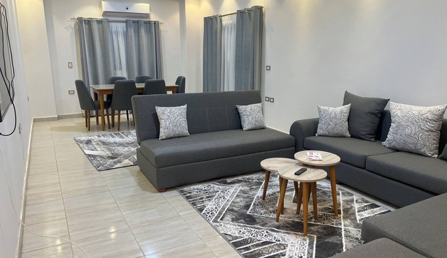 Elite House: Prime 3BR Residence – Mall of Arabia