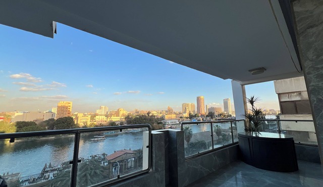 ELITE Premium 3 En-Suites Nile Residence