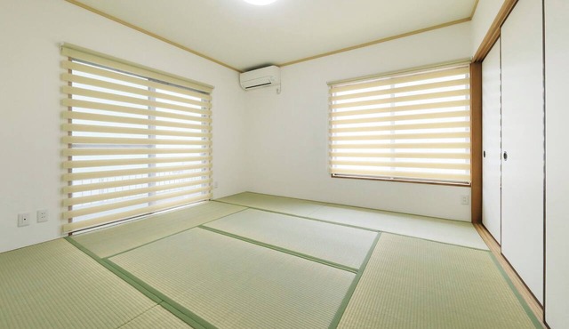 Entire House Rental · 7-minute walk from Hotaruda Station on the Odakyu Line · Free parking for 2 cars · Families Welcome · BBQ Allowed · Accommodates up to 7 people in 小田原市