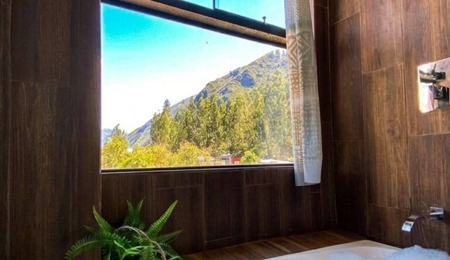 FULLY FURNISHED APARTMENT WITH PANORAMIC VIEWS AND A BATHTUB