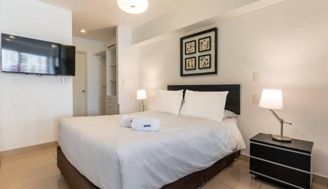 Geko | Glamorous Loft w/Balcony near the Malecón