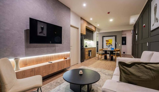 Geko | Stylish 2BR Steps from the Malecón