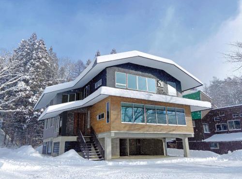 Happo Slopeside Apartments in Hakuba